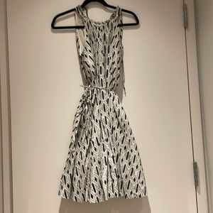 Flowy black and white xs banana republic dress with pockets - never worn!